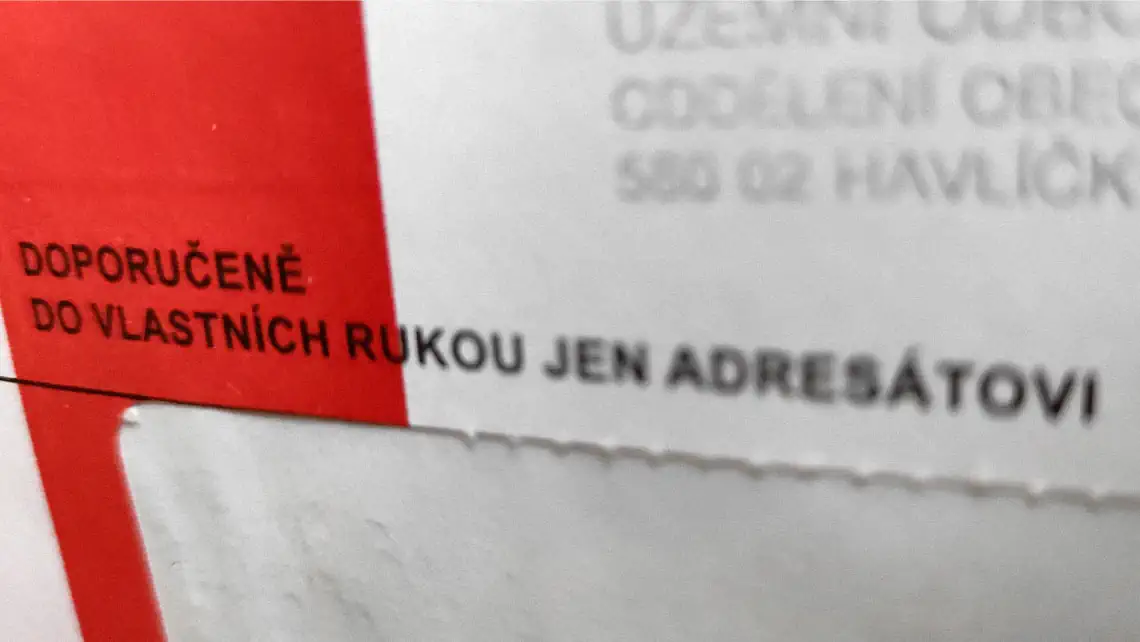 Doporučený dopis červený pruh